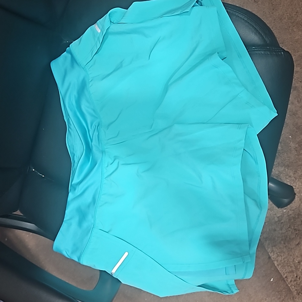 Avia medium 8-10 teal running shorts